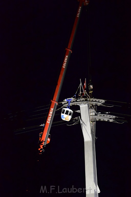 Koelner Seilbahn Gondel blieb haengen Koeln Linksrheinisch P885.JPG - Miklos Laubert